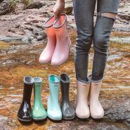 Women's middle tube new water boots and rain shoes
